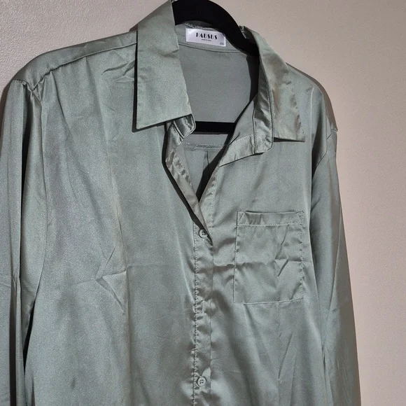 Sleek Green Button-Up Shirt - Picture 2 of 5